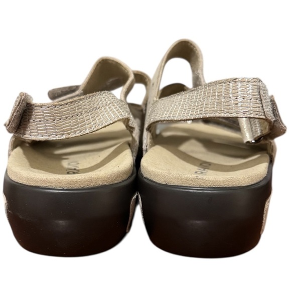 Aravon Women's Power Comfort Three Strap Heeled Tan Sandal Sz 7 - Picture 10 of 12